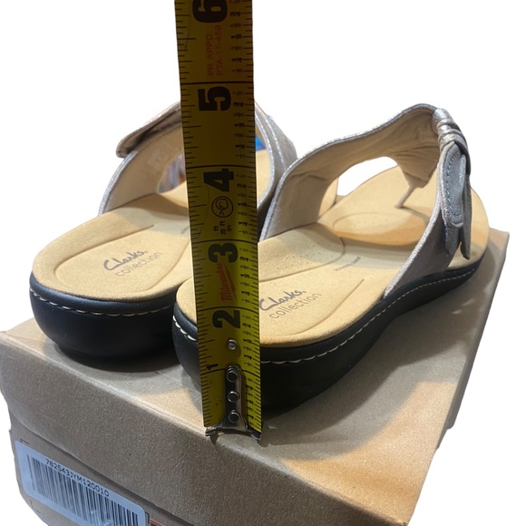 Clarks Laurieann Rae Women's Sandal Size 12W WIDE Taupe Metallic Comfort Thong - Picture 11 of 13